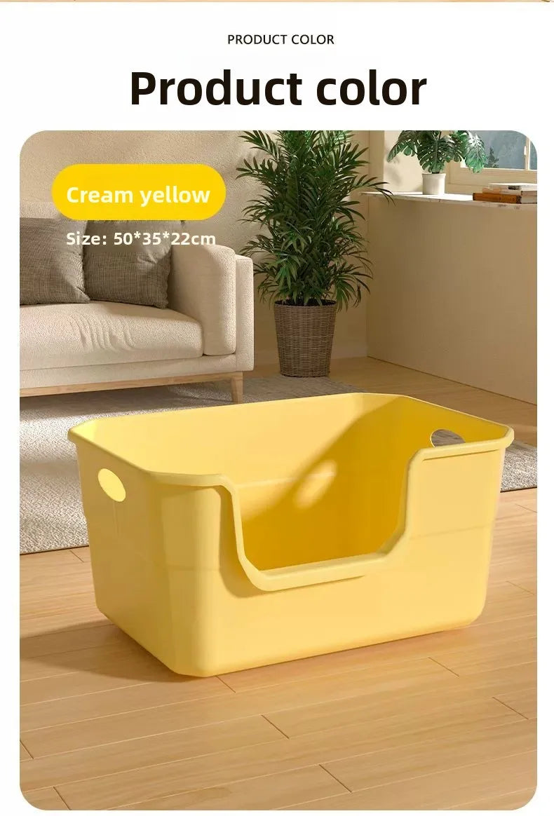 The cat litter box features an open design, making it easy to scoop and clean, promoting hygiene maintenance, and is made of durable PP plastic material
