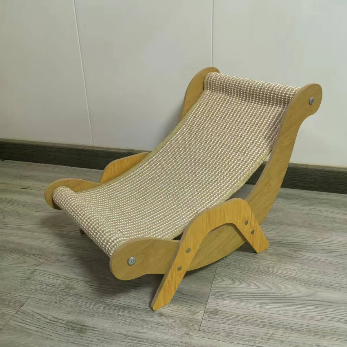 Wooden eco-friendly cat scratching board lounge chair, suitable for all seasons without mute, integrated scratch resistant cat bed