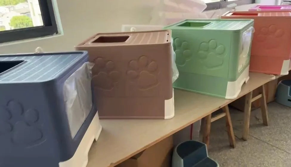 Sand and splash proof fully enclosed plastic drawer style cat litter box with no odor
