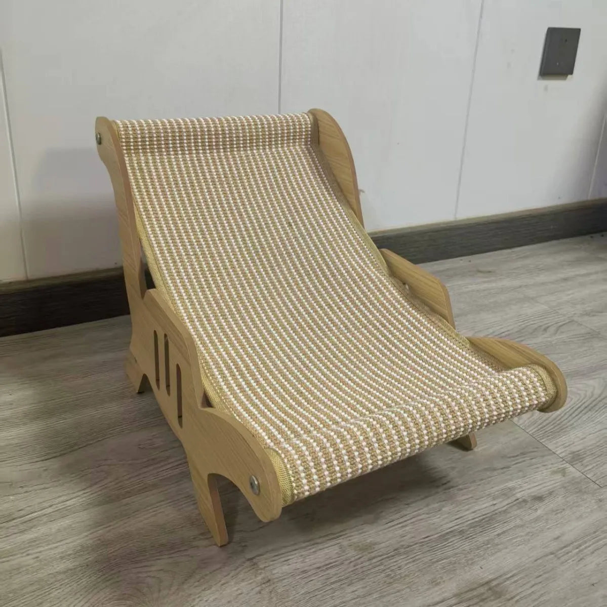 Wooden eco-friendly cat scratching board lounge chair, suitable for all seasons without mute, integrated scratch resistant cat bed