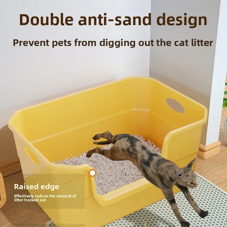 The cat litter box features an open design, making it easy to scoop and clean, promoting hygiene maintenance, and is made of durable PP plastic material