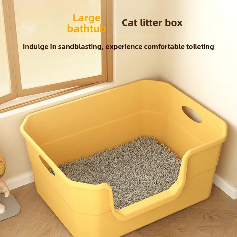 The cat litter box features an open design, making it easy to scoop and clean, promoting hygiene maintenance, and is made of durable PP plastic material